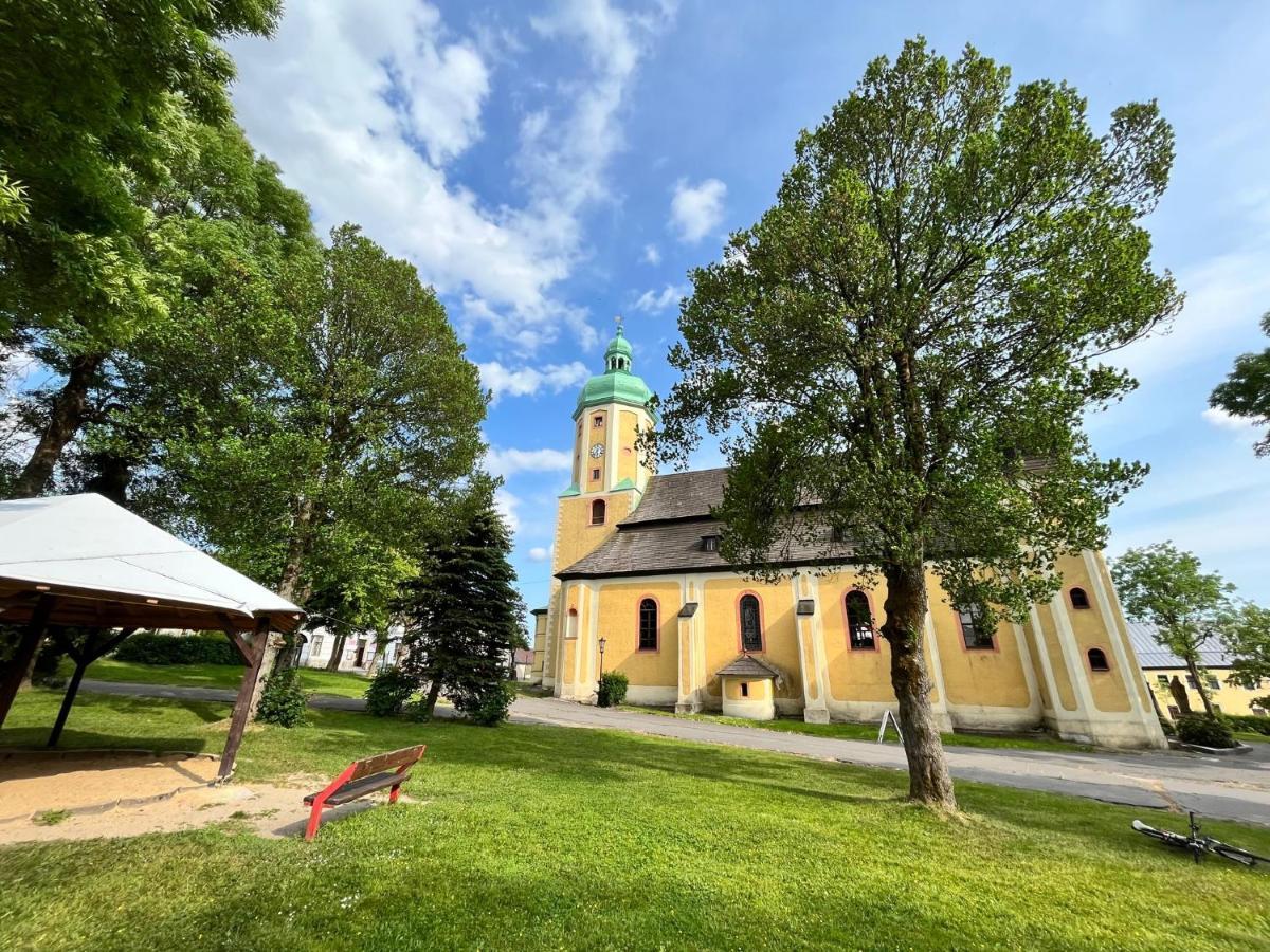 Apartman Ela Horní Blatná Exteriör bild